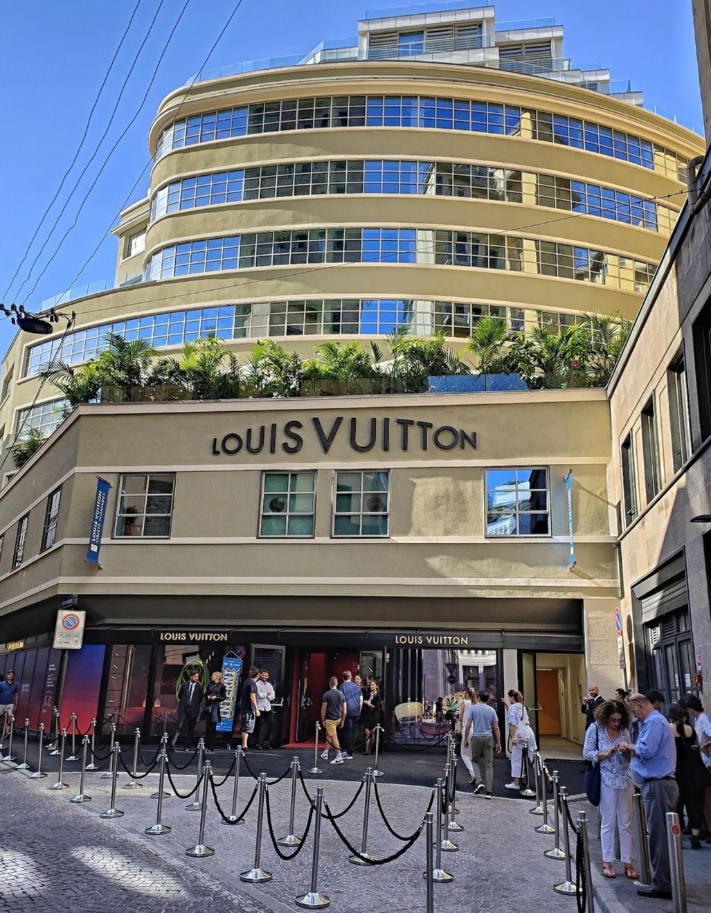 Louis Vuitton negli spazi del Garage Traversi di Milano